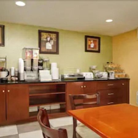 Days Inn By Wyndham Long Island City New York Buitenkant foto