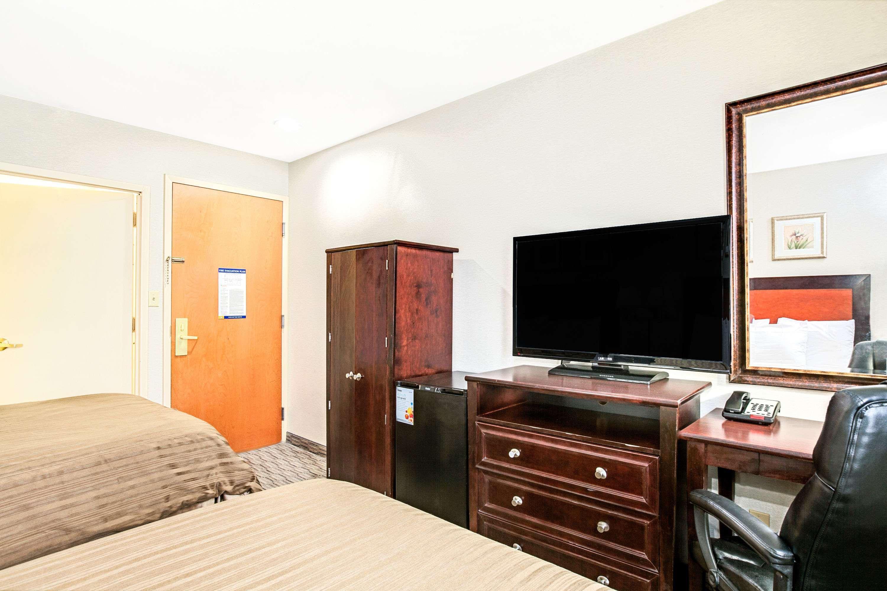 Days Inn By Wyndham Long Island City New York Buitenkant foto