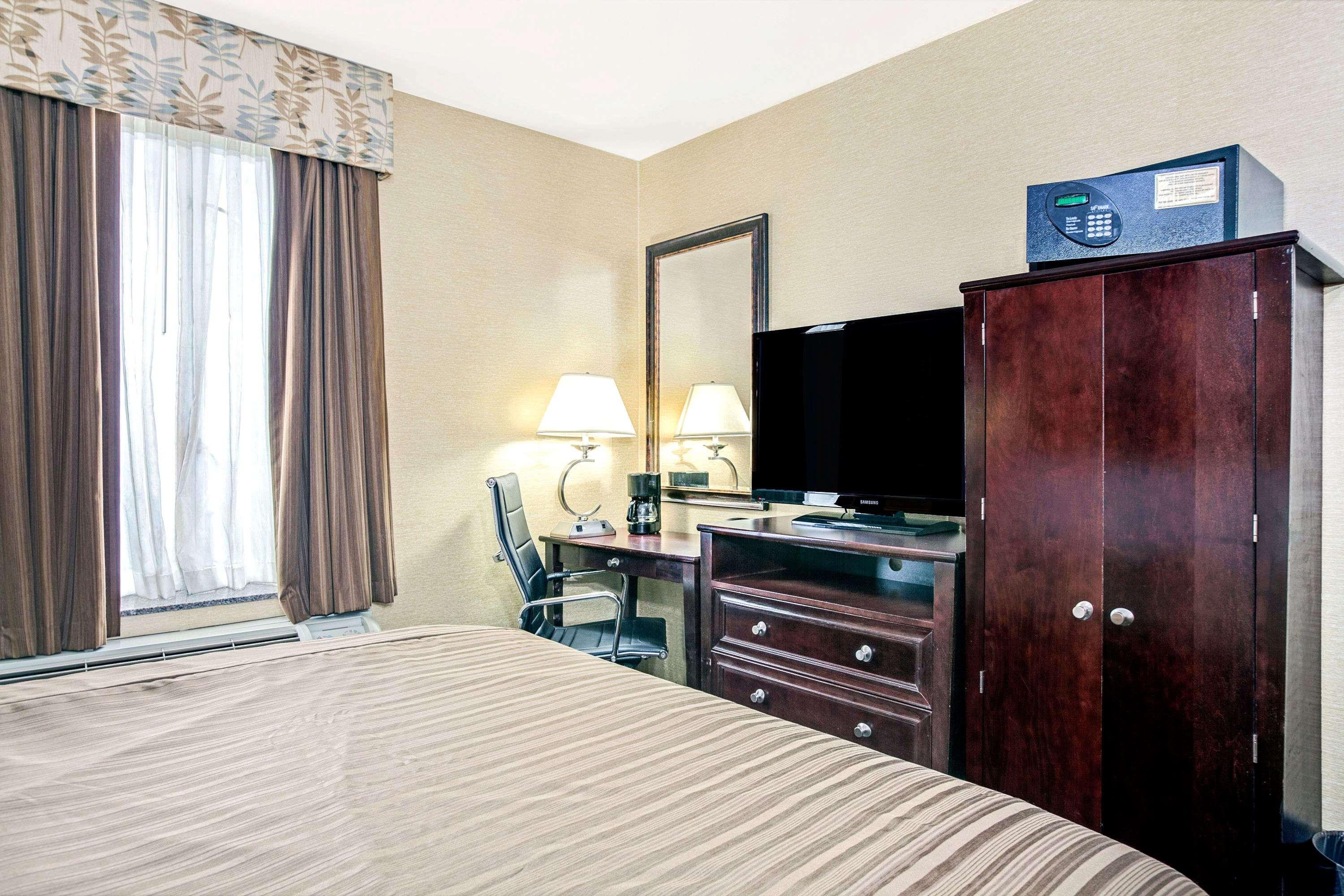Days Inn By Wyndham Long Island City New York Buitenkant foto