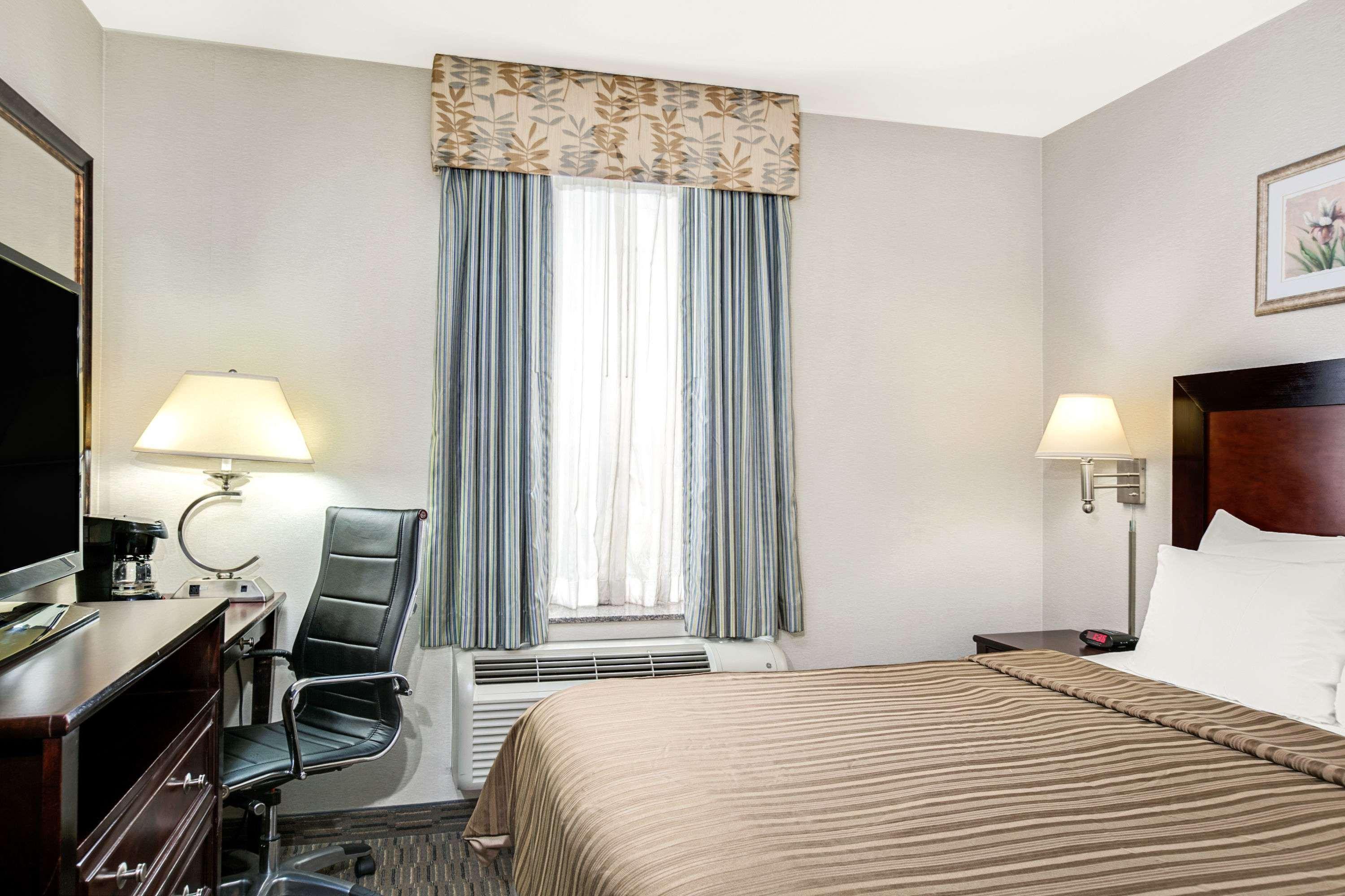 Days Inn By Wyndham Long Island City New York Buitenkant foto